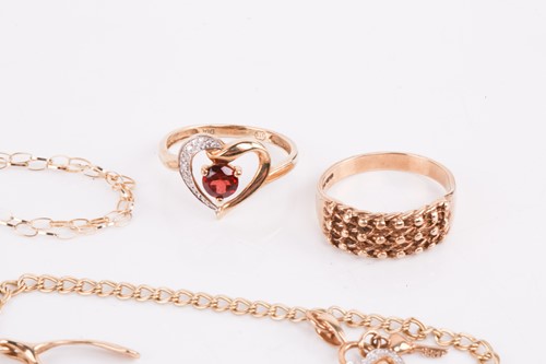 Lot 51 - A single stone diamond ring, in 9 carat gold...