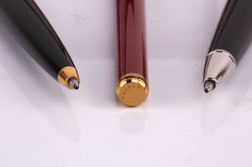 Lot 293 - Must de Cartier - A 'Saphir' fountain pen,...