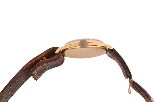 Lot 351 - A Record Watch Co. Geneve 18ct yellow gold...