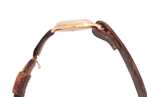 Lot 351 - A Record Watch Co. Geneve 18ct yellow gold...