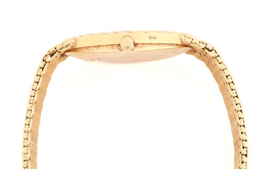 Lot 384 - A Piaget ladies 18ct yellow gold mechanical...