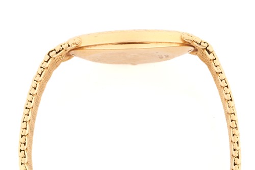 Lot 384 - A Piaget ladies 18ct yellow gold mechanical...