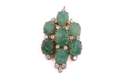 Lot 95 - An emerald and diamond necklace with a...