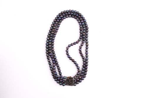Lot 158 - A Tahitian pearl necklace with a diamond-set...
