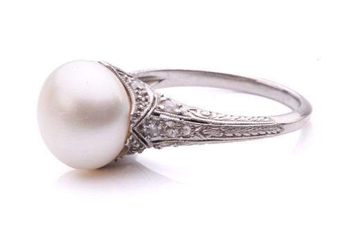 Lot 41 - A Belle Époque pearl and diamond dress ring,...