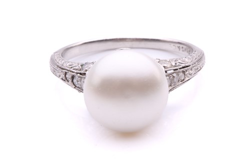 Lot 41 - A Belle Époque pearl and diamond dress ring,...