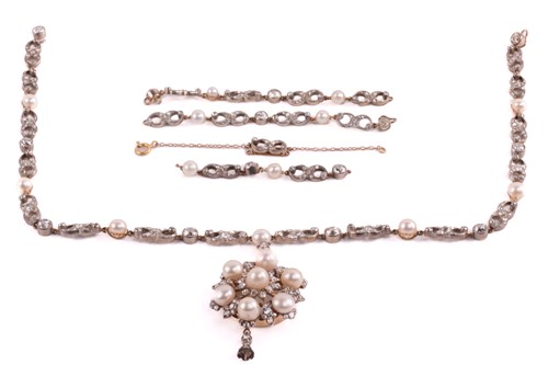 Lot 118 - An Early 20th-century pearl and diamond...