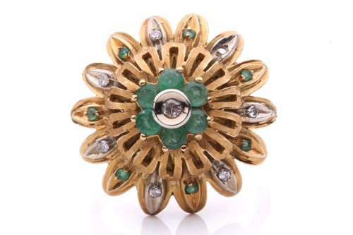 Lot 38 - An emerald and diamond flowerhead dress ring,...