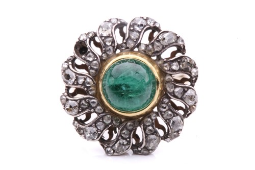 Lot 137 - An emerald and diamond flowerhead cluster ring,...