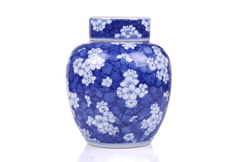 Lot 154 - A Chinese porcelain Kangxi style blue & white...