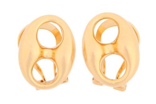Lot 27 - A pair of earrings in 18ct yellow gold, of...