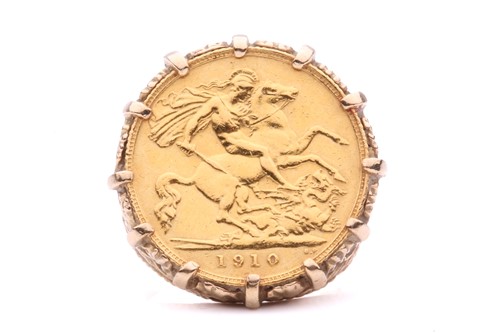 Lot 141 - An Edward VII half sovereign ring mounted in...