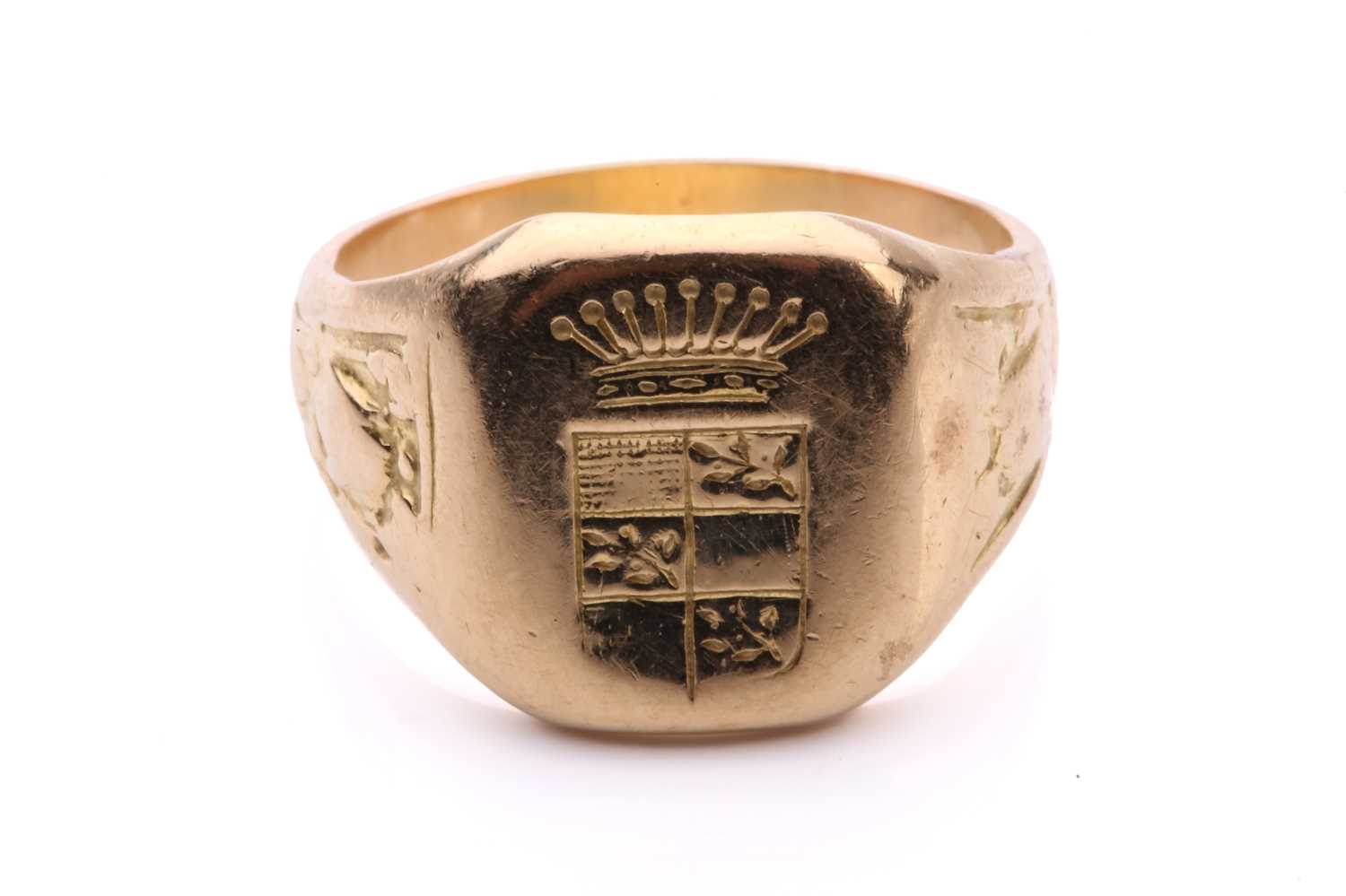 Lot 226 - A signet ring with a heraldic design, the...