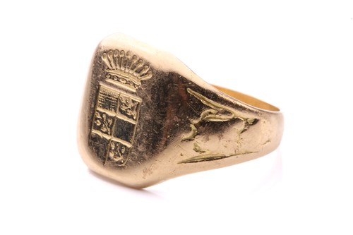 Lot 226 - A signet ring with a heraldic design, the...