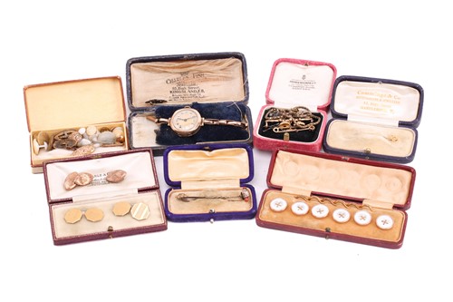 Lot 25 - A group of miscellaneous jewellery items...