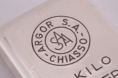 Lot 431 - A 1 kilo silver bullion bar. The rounded...
