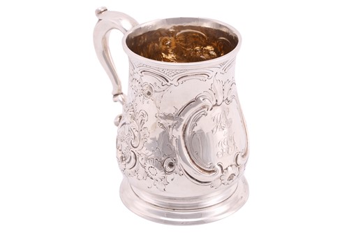 Lot 423 - A George II tankard; low bellied, with double...