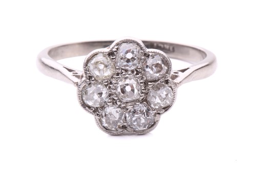 Lot 64 - A diamond flowerhead cluster ring,...