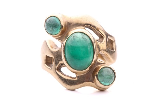 Lot 118 - An emerald three stone ring, set with three...