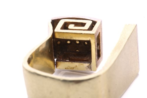 Lot 224 - A modernist diamond ring with a greek key...