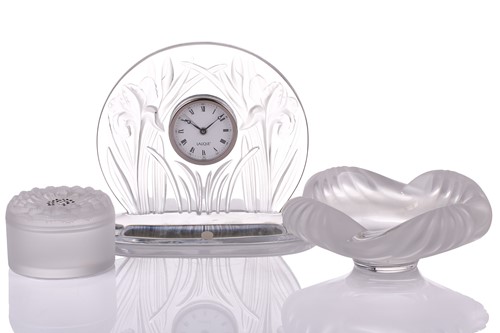 Lot 145 - A contemporary Lalique 'Iris' pattern glass...