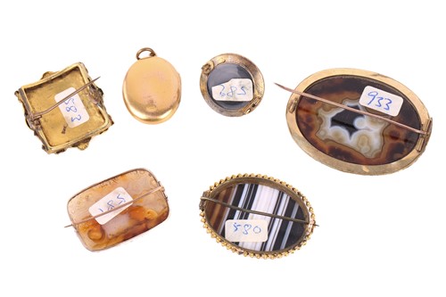 Lot 128 - Five 19th-century hardstone brooches and an...