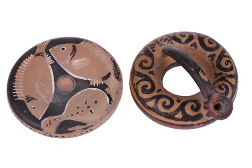 Lot 235 - An Apulian style red-figured fish plate,...