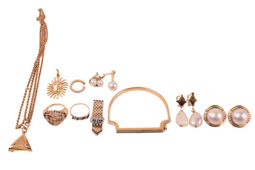 Lot 79 - A collection of jewellery to include two pairs...