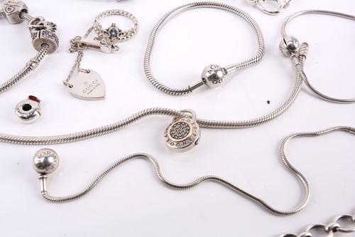 Lot 106 - A collection of white metal jewellery...