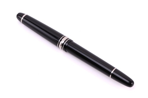 Lot 345 - Montblanc - Meisterstück black fountain pen...