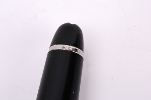 Lot 345 - Montblanc - Meisterstück black fountain pen...
