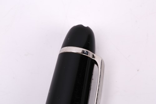 Lot 345 - Montblanc - Meisterstück black fountain pen...