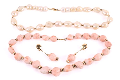 Lot 53 - A pink coral bead necklace and earring suit,...