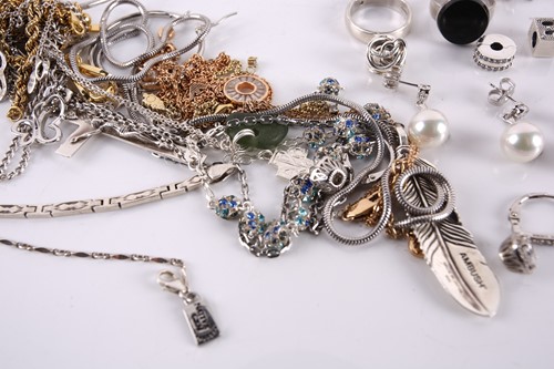 Lot 36 - A collection of white metal jewellery...
