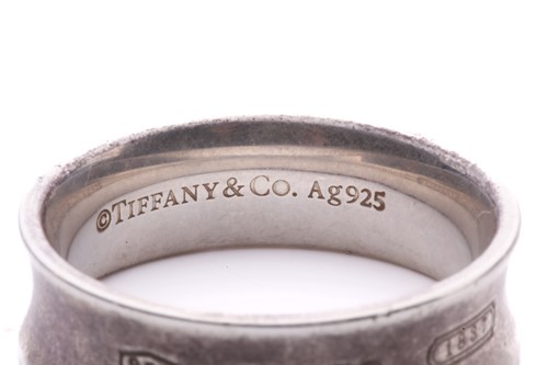 Lot 106 - Tiffany & Co. - an '1837' ring and a striated...