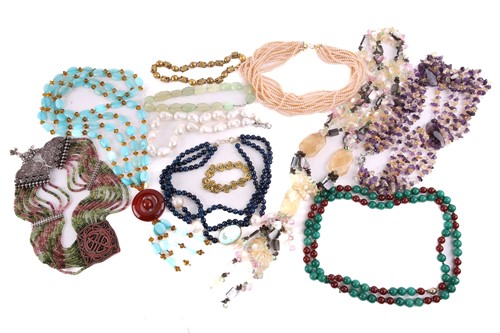 Lot 142 - A large quantity of bead and pearl necklaces,...