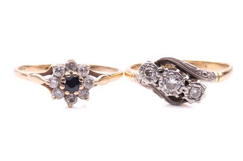 Lot 248 - A three stone diamond cross over ring, with a...