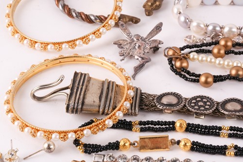 Lot 180 - A Hermatite pearl and gold plated bead...