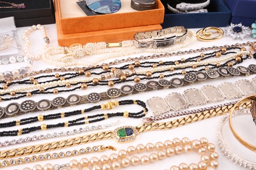 Lot 180 - A Hermatite pearl and gold plated bead...