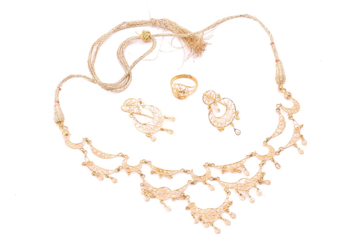 Lot 207 - A filigree suite comprising a necklace, a pair...