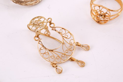 Lot 207 - A filigree suite comprising a necklace, a pair...