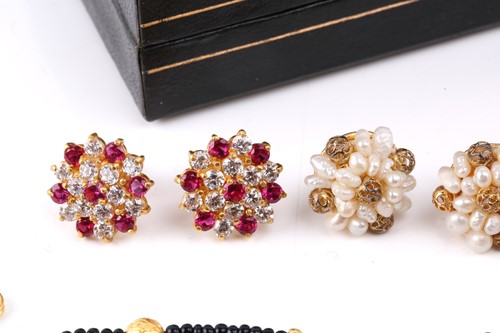 Lot 209 - A pink synthetic sapphire suite in gold plated...