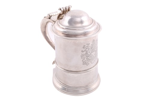 Lot 428 - A George II silver tankard with straight sided...