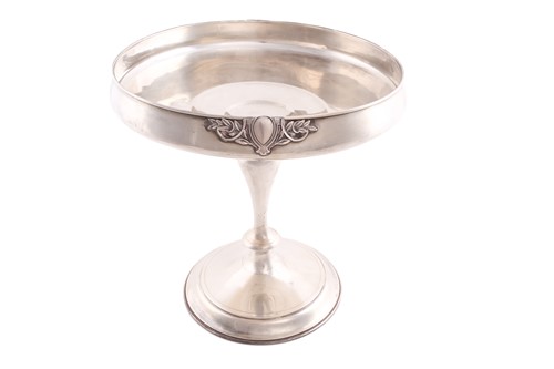 Lot 471 - An Art Deco German tazza; the shallow circular...