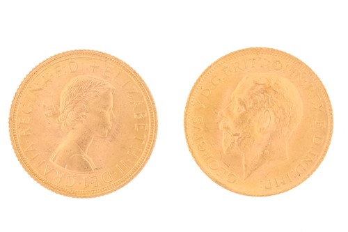 Lot 293 - Great Britain - George V gold sovereign, 1915,...