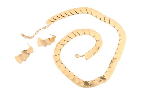 Lot 175 - A 9ct yellow gold necklace and earrings suite,...