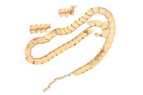 Lot 175 - A 9ct yellow gold necklace and earrings suite,...