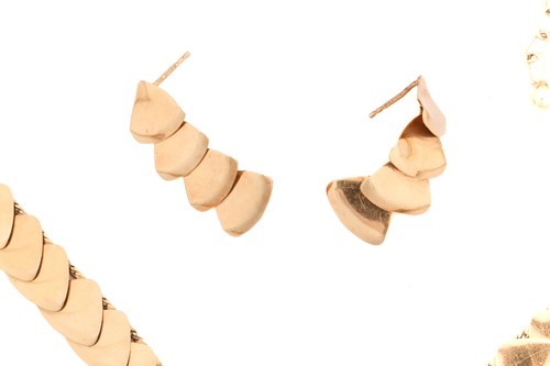 Lot 175 - A 9ct yellow gold necklace and earrings suite,...