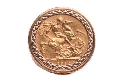 Lot 8 - A George V sovereign ring mounted in 9ct gold,...