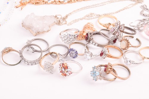 Lot 156 - A collection of jewellery including a gem-set...